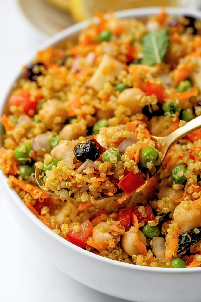 moroccan quinoa salad with chickpeas